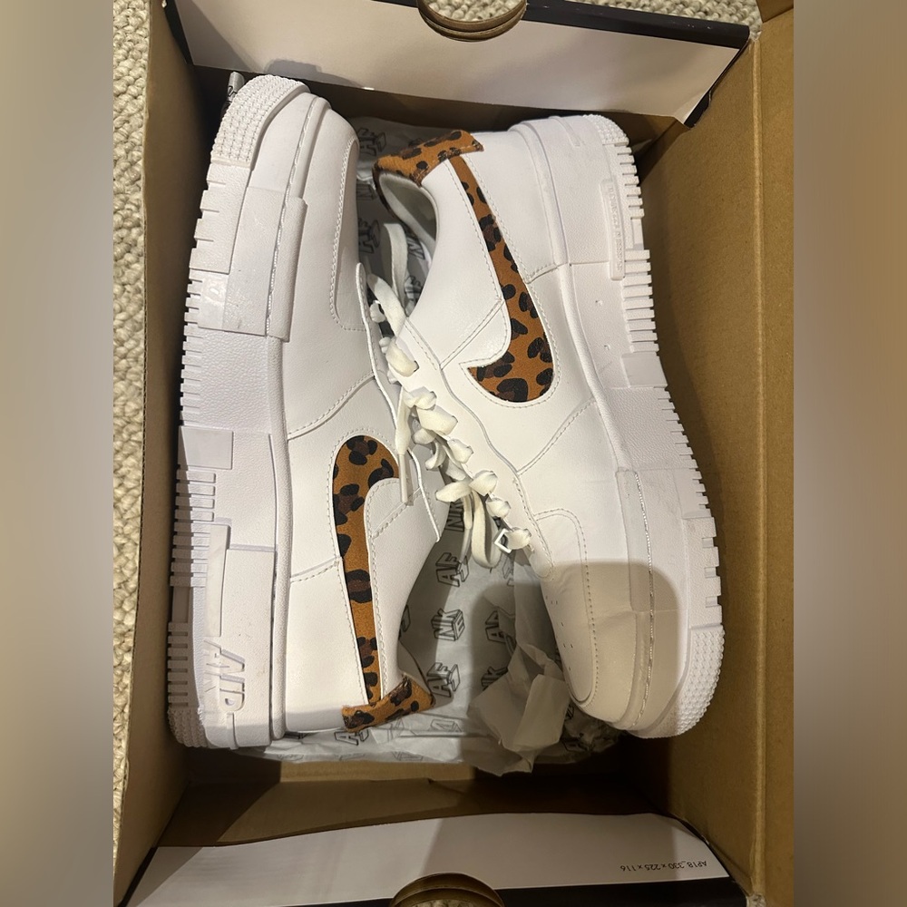 Nike Air Force 1 (AF1) Pixel SE cheetah print- size 9.5 W